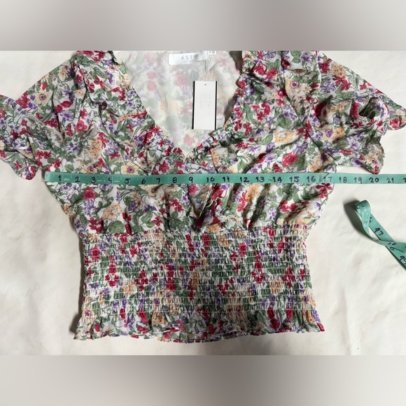 ASTR Cream and Pink Floral smocked surplice top size S - Picture 12 of 13
